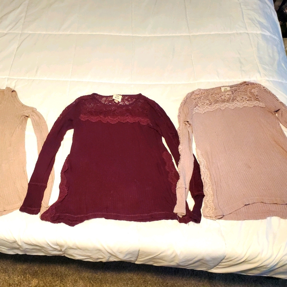 Knox Rose Lace Accent long sleeve sweaters